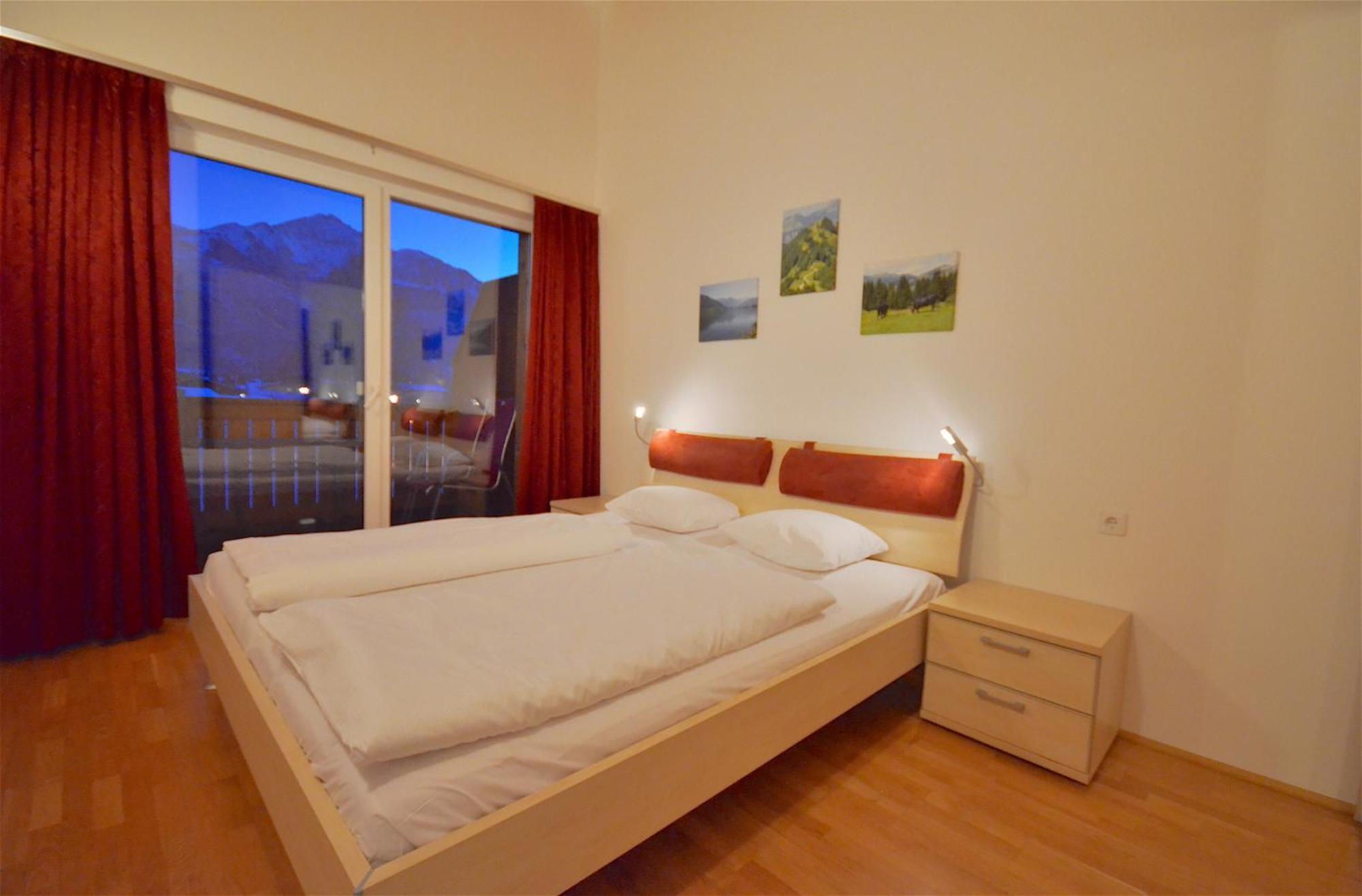 Apt Mountain View By - Alpen Apartments Zell am See Bagian luar foto