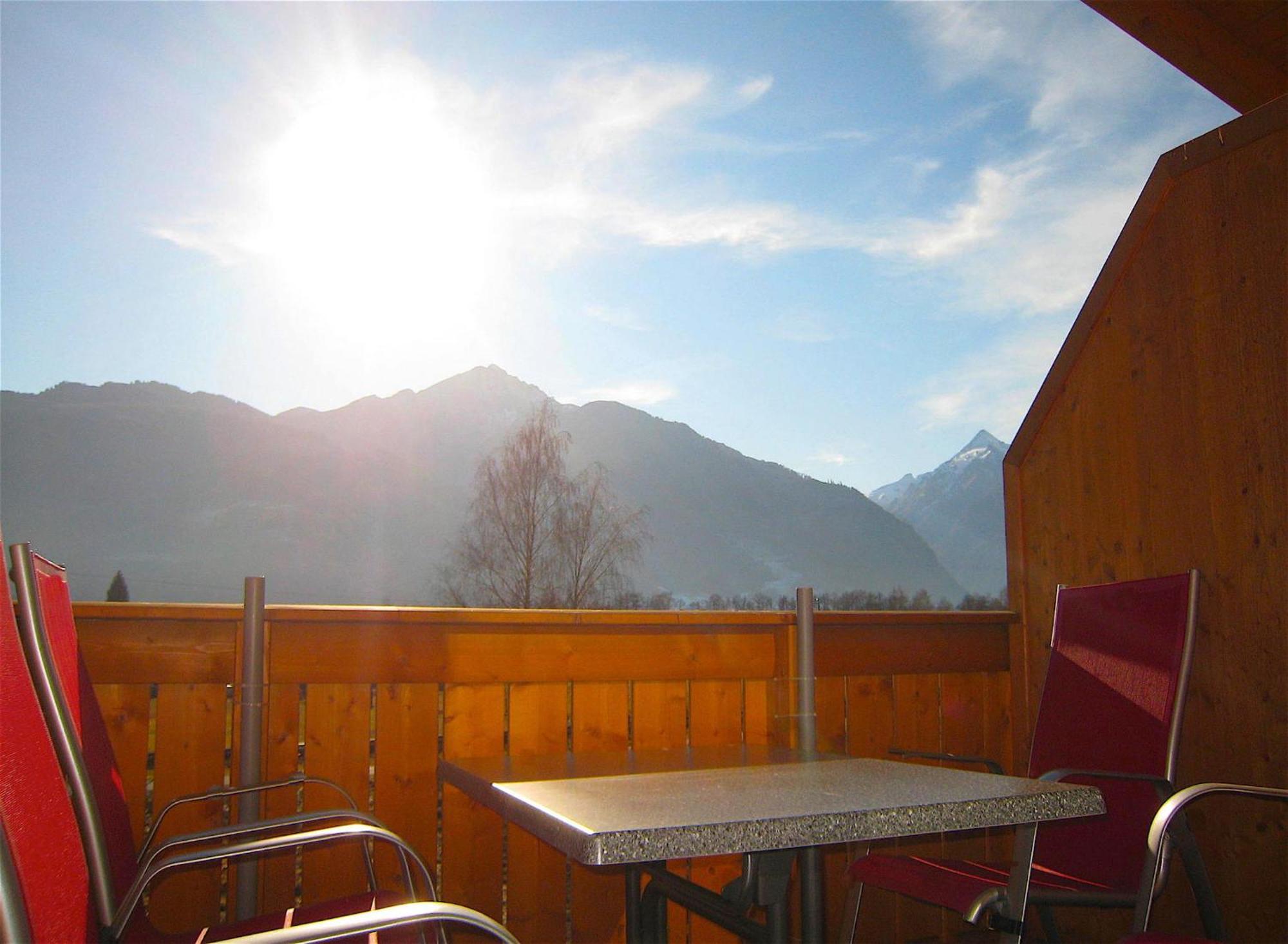 Apt Mountain View By - Alpen Apartments Zell am See Bagian luar foto